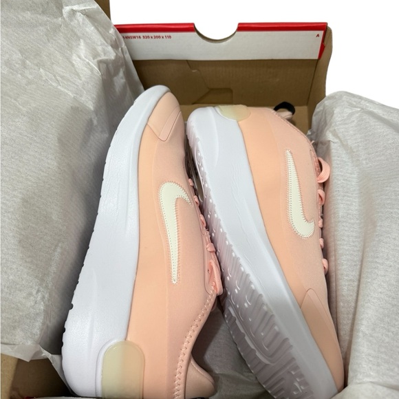 Nike Shoes - Nike NWT women’s sneakers